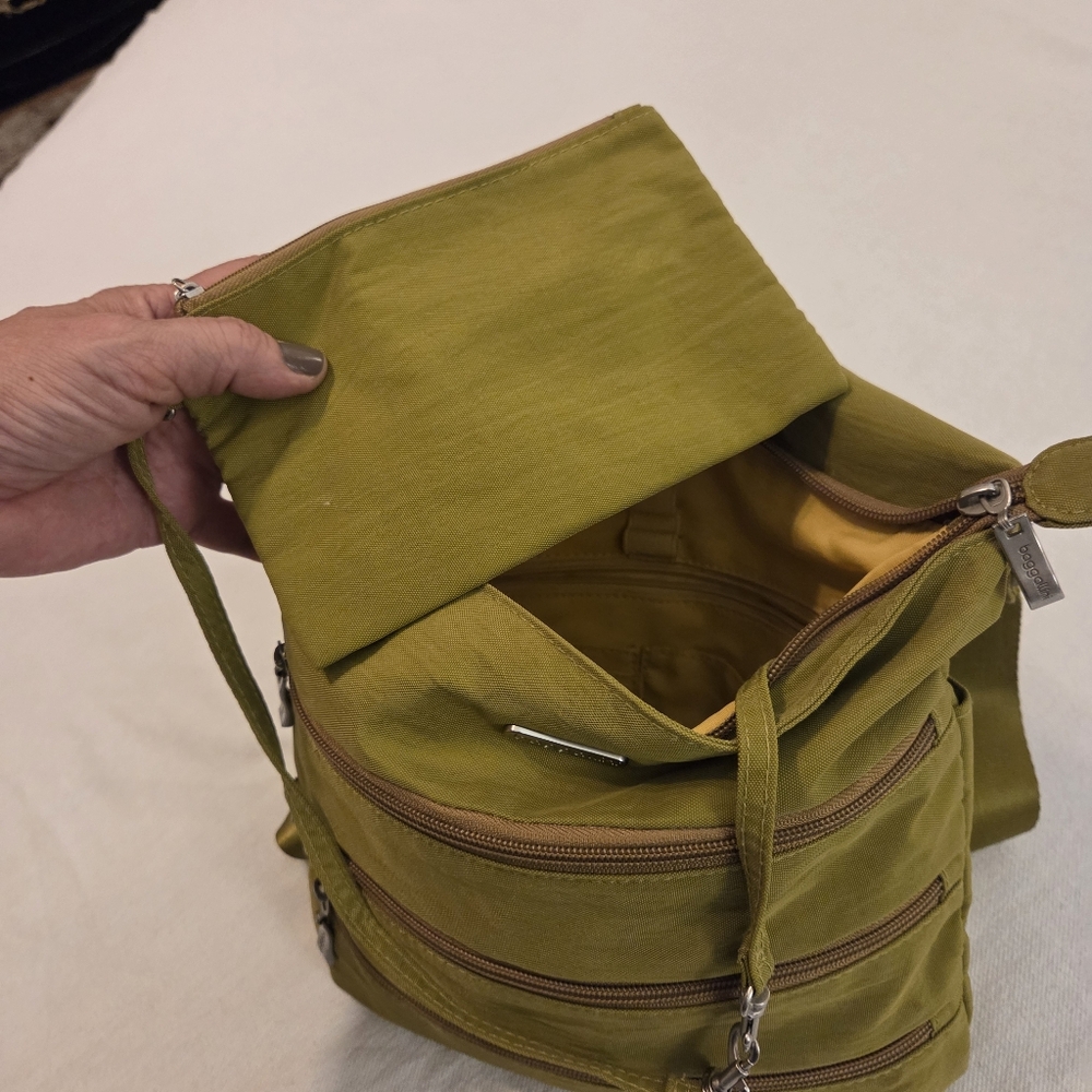 BAGGALLINI Bigโ Zipper Bagg RFID Green Nylon Triple Zip Crossbody Messenger Bag - Picture 9 of 13